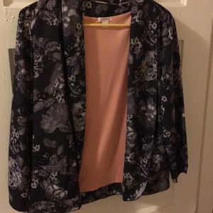 Super cute black and white floral blazer